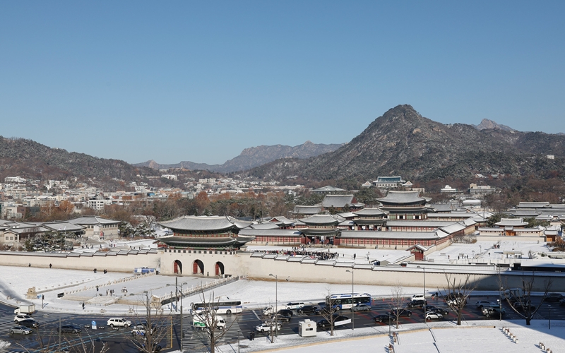 Una vista nevada del palacio Gyeongbokgung, en el centro de Se&uacute;l. | Park Dae Jin