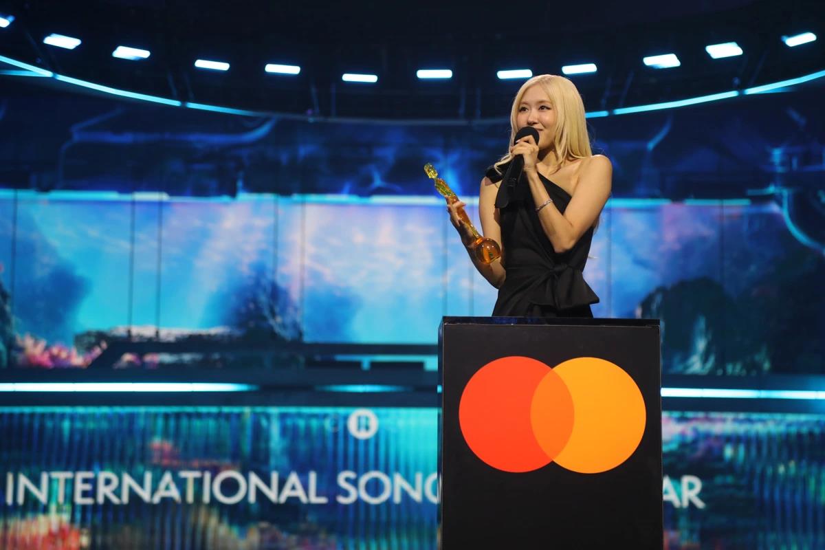 Rosé habla tras recibir el premio 'Canción Internacional del Año' por 