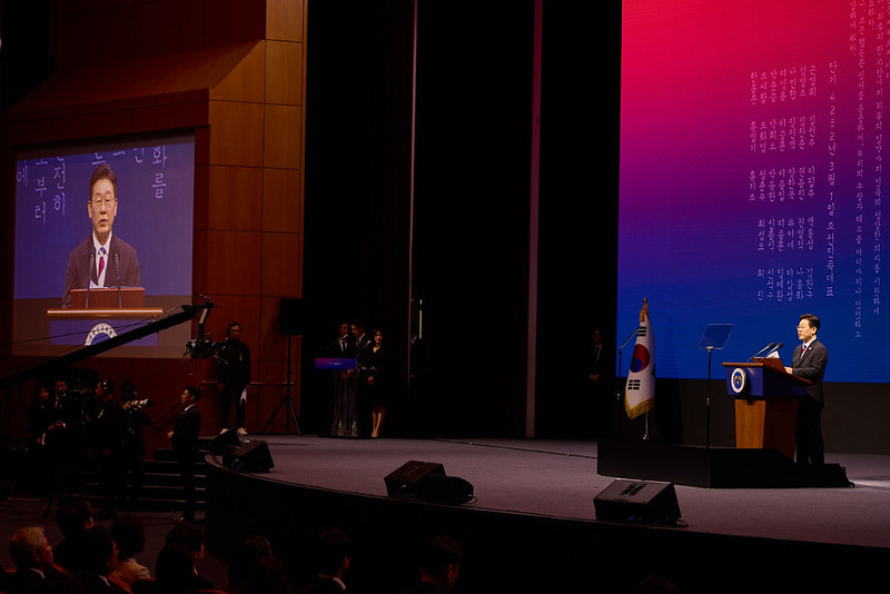 El presidente Lee Jae Myung pronuncia un discurso, el 1 de marzo, durante la ceremonia por el 107&ordm; D&iacute;a del Movimiento por la Independencia, en el Centro de Convenciones y Exhibiciones (COEX, seg&uacute;n su acr&oacute;nimo en ingl&eacute;s), en Se&uacute;l. | Cheong Wa Dae