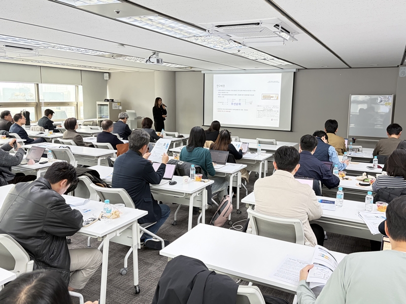 El 17 de marzo, el Instituto Nacional de Salud presenta su estrategia para acelerar el desarrollo de tratamientos y vacunas contra el virus Nipah, durante la sesión inaugural de la I Academia de Medios Científicos, celebrada en el Centro de Negocios HJ de Gwanghwamun, en el distrito de Jongro-gu, Seúl. | Instituto Nacional de Salud