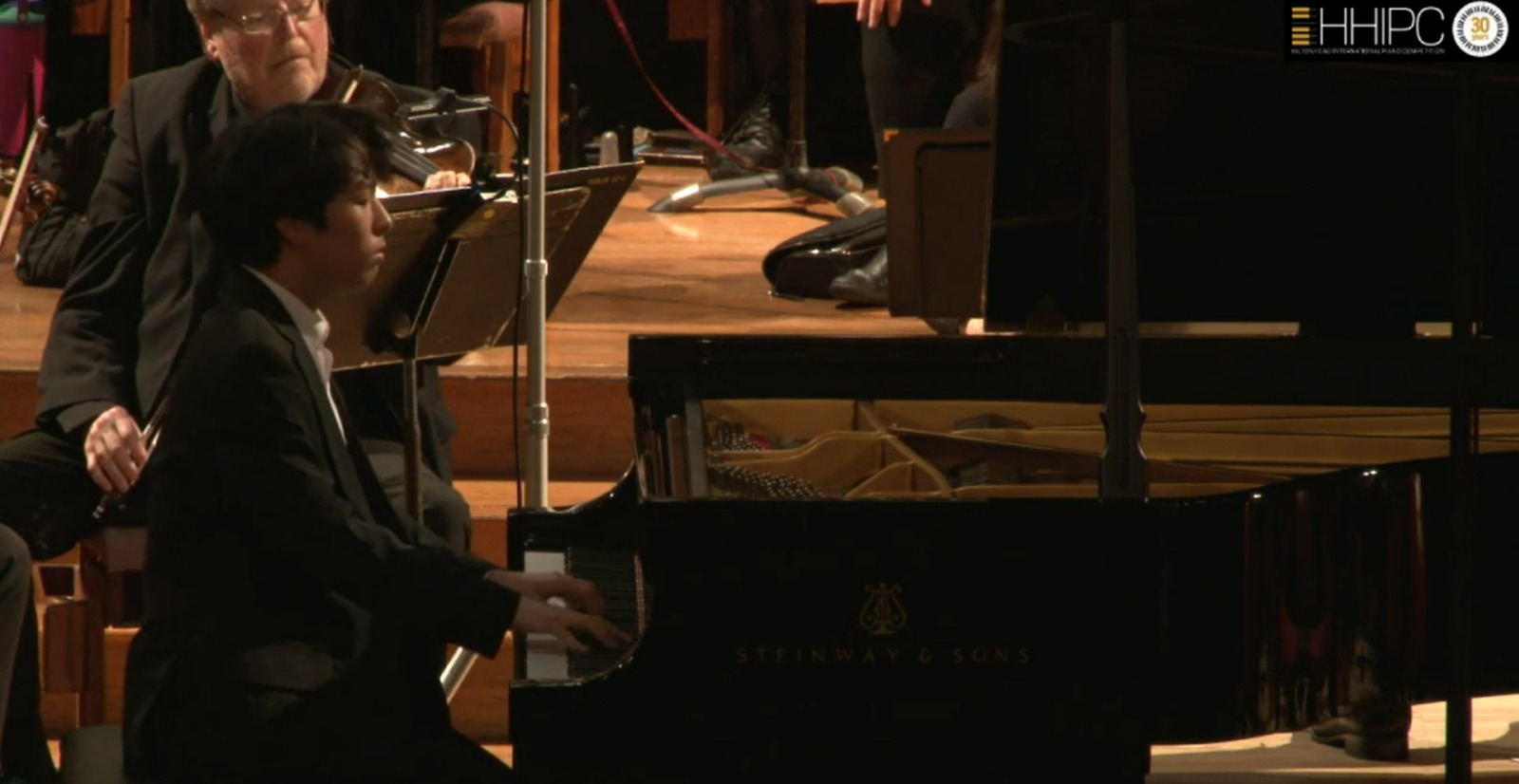 El pianista coreano Lee Jueon participa en el Concurso Internacional de Piano de Hilton Head, celebrado el 21 de marzo (hora local) en la ciudad turística de Hilton Head Island, Carolina del Sur. | Canal oficial del concurso en YouTube