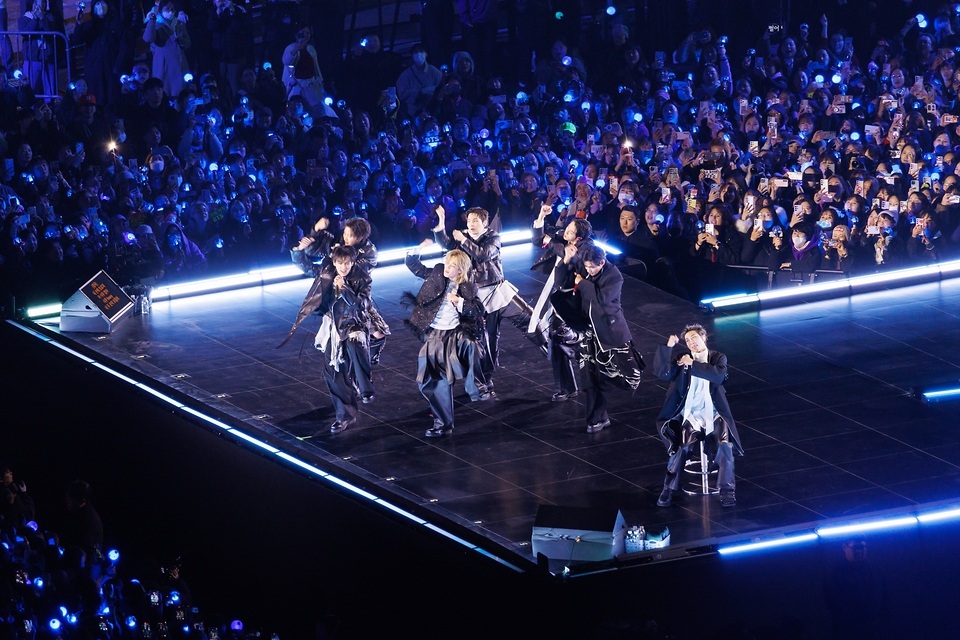 BTS actúa en su concierto de regreso 'BTS Comeback Live: ARIRANG' el 21 de marzo, en la plaza Gwanghwamun, en Seúl.