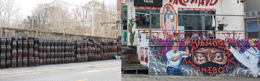 A la izquierda se muestran ollas de cer&aacute;mica alineadas en el callej&oacute;n que conduce desde la entrada a Haebangchon cerca de la salida 2 de la Estaci&oacute;n Noksapyeong en la l&iacute;nea 6 del Metro de Se&uacute;l, y a la derecha, una tienda con grafiti que describe las caracter&iacute;sticas de su due&ntilde;o. | Lee Jeong Woo 