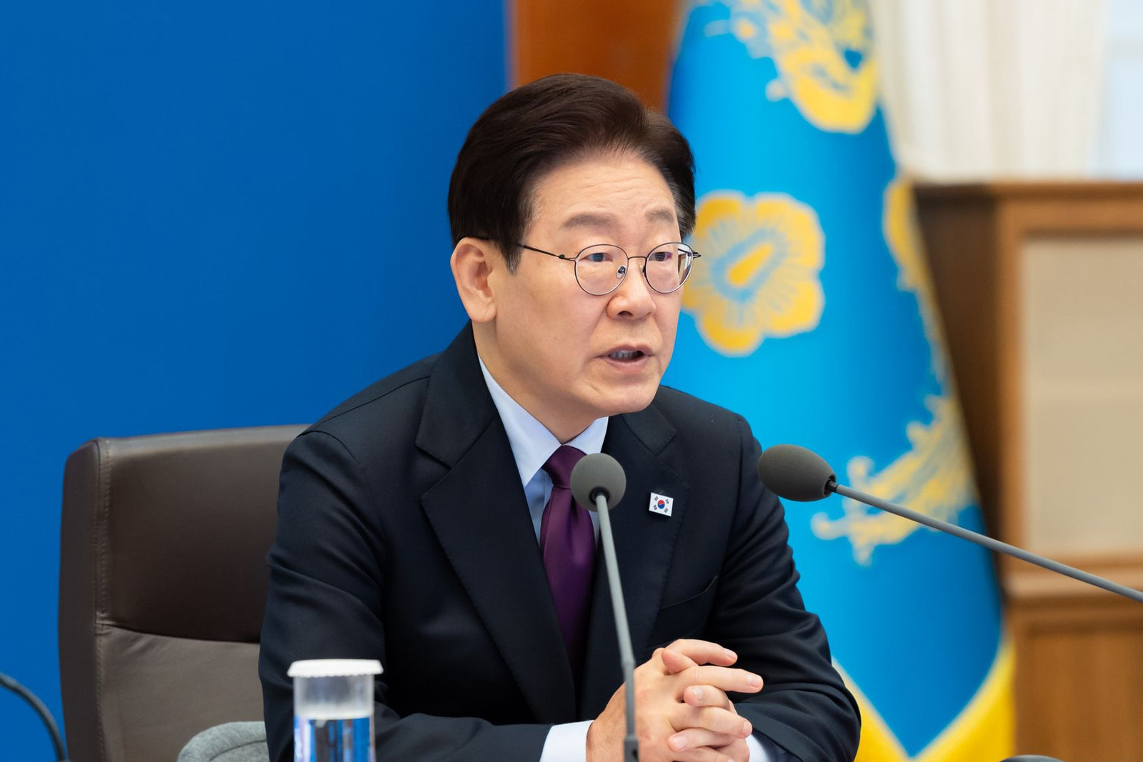 El presidente Lee Jae Myung habla en la reunión de jefes secretarios presidenciales celebrada el 9 de abril en la oficina presidencial Cheong Wa Dae. | Cheong Wa Dae