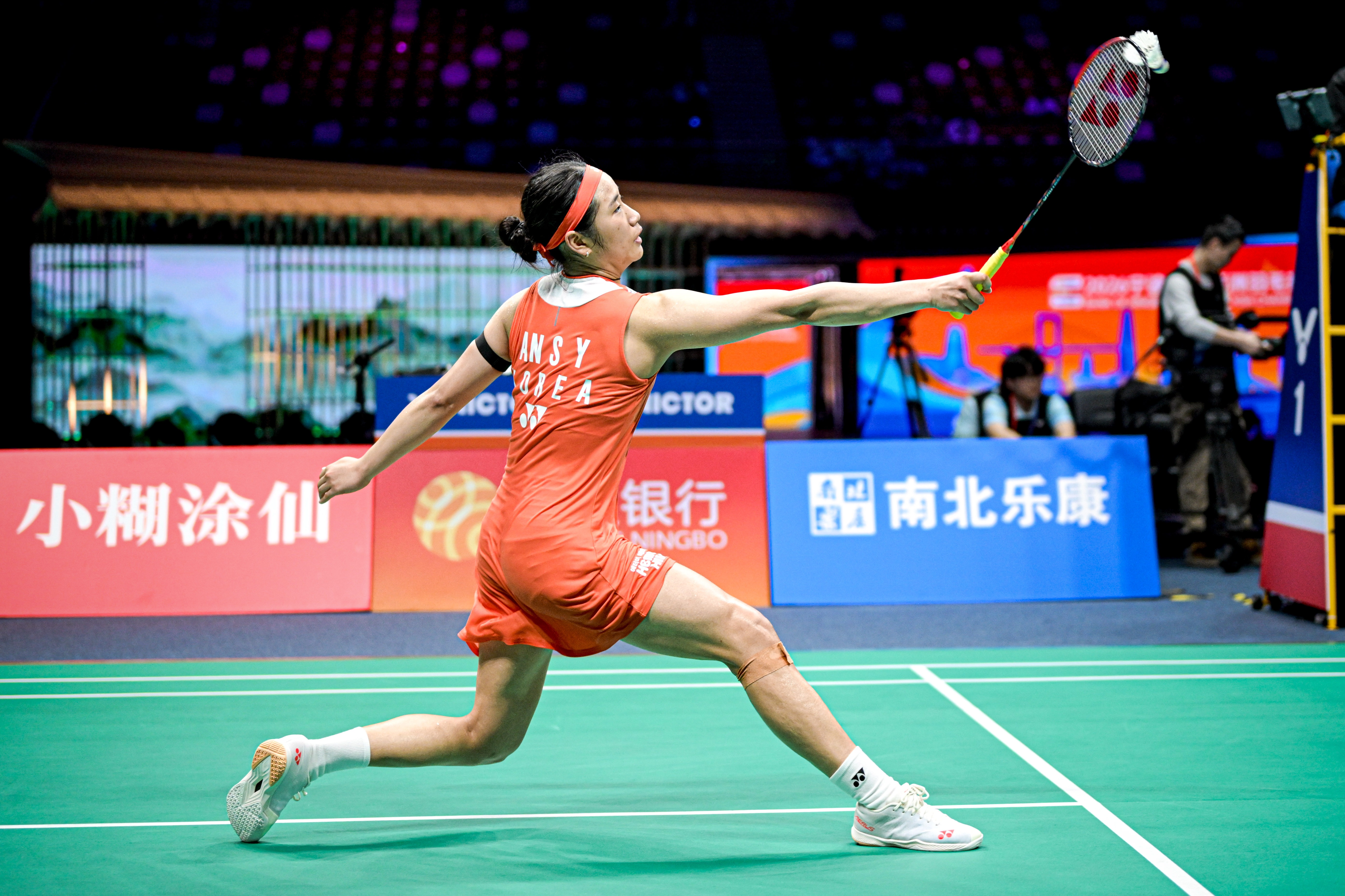 An Se Young devuelve un golpe a Wang Zhi Yi durante la final del Campeonato Asiático de Bádminton de 2026, celebrada el 12 de abril en Ningbo, provincia de Zhejiang, China. | Agencia de Noticias Yonhap