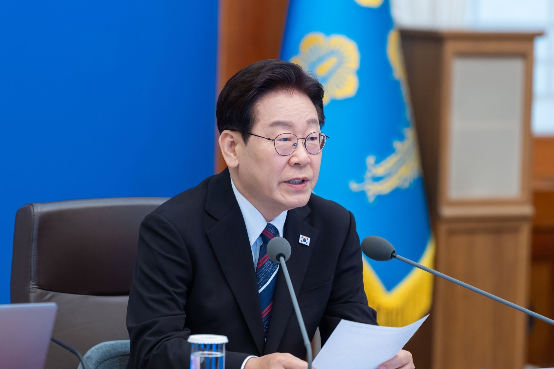 El 16 de abril, el presidente coreano Lee Jae Myung preside la 30&ordf; reuni&oacute;n de asesores principales en la oficina presidencial Cheong Wa Dae, en Se&uacute;l. | Cheong Wa Dae