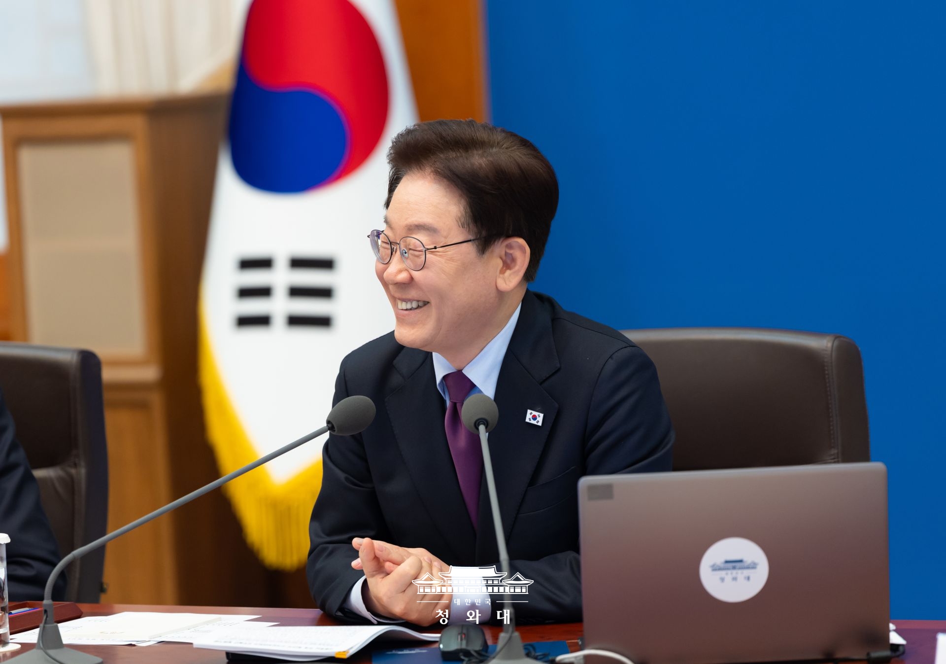 El presidente coreano, Lee Jae Myung, preside una reunión con asesores jefes, el 27 de abirl, en la oficina presidencial Cheong Wa Dae. | Cheong Wa Dae