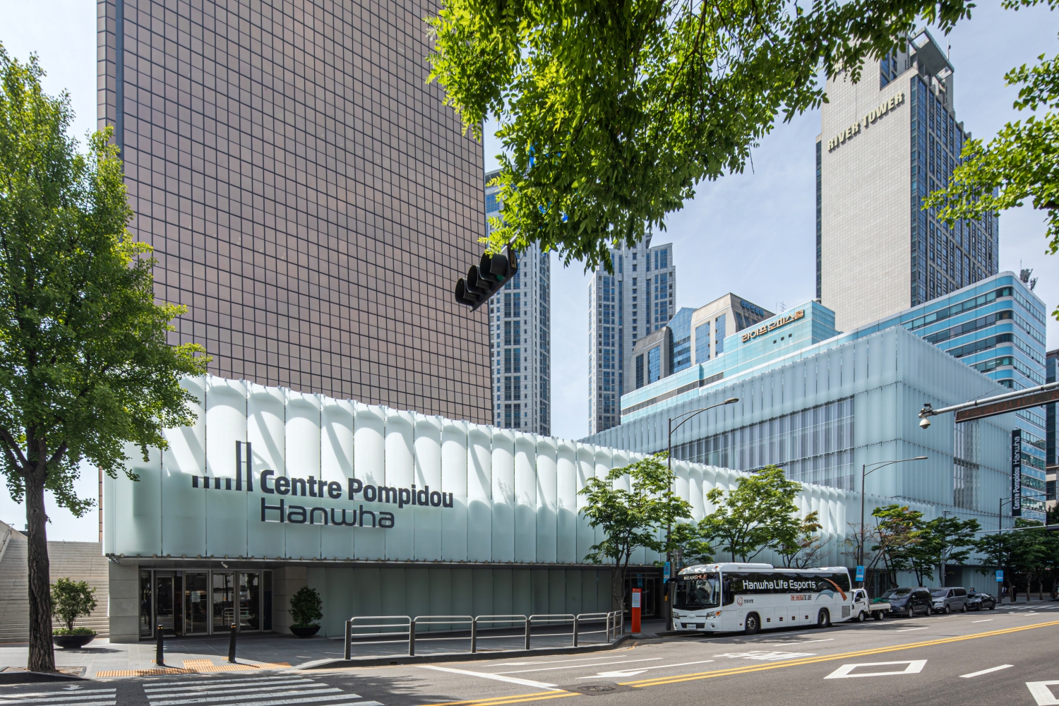 El Centre Pompidou Hanwha, la tercera sede internacional del c&eacute;lebre museo franc&eacute;s de arte moderno y contempor&aacute;neo tras las de M&aacute;laga y Shangh&aacute;i, se encuentra en el anexo del rascacielos 63 Square, en el distrito de Yeongdeungpo-gu, en Se&uacute;l. | Hanwha Foundation of Culture