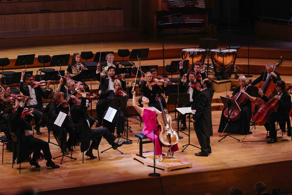 La violonchelista coreana Kim Tae-yeon interpreta 'Four Odes to the Tidings of Flowers' de Fang Man, durante la final de la categor&iacute;a de violonchelo del Concurso Musical Internacional Reina Elisabeth, celebrada el pasado 31 de mayo en el Palacio de Bellas Artes de Bruselas, en B&eacute;lgica.| Fundaci&oacute;n Cultural Kumho