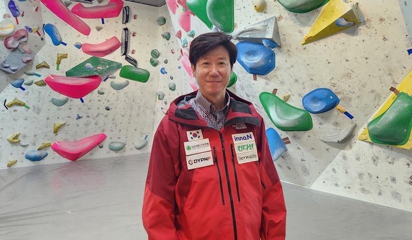 El capit&aacute;n An Chi-young posa tras la entrevista con Korea.net el 29 de mayo en Pyeongtaek, provincia de Gyeonggi-do. | Lee Jihae
