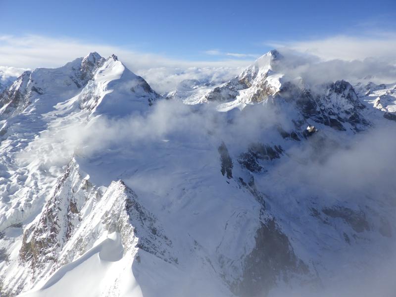 Vista de la monta&ntilde;a desde la cima del pico Sato (6.220 m) | An Chi-young