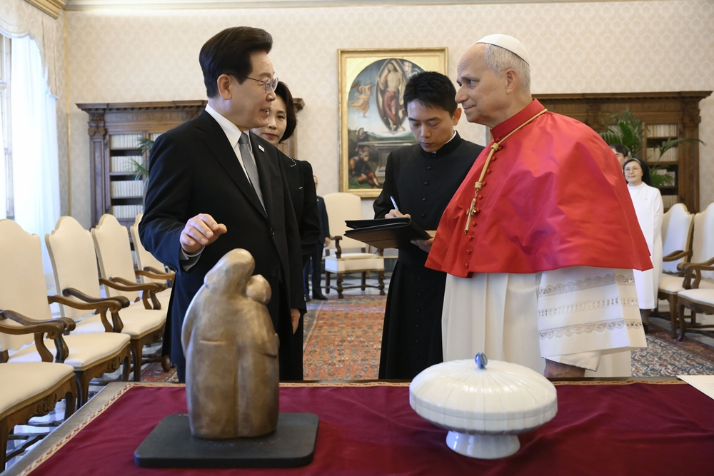 El presidente coreano, Lee Jae Myung, se reúne con el papa León XIV el 15 de junio (hora local) en la Santa Sede. | Cheong Wa Dae