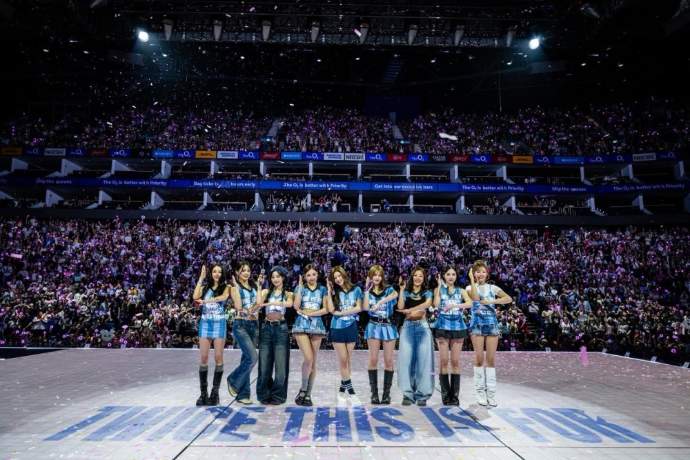 Las integrantes del grupo femenino TWICE presentan su sexto tour mundial, 'This is For', celebrado el 3 y 4 de junio, en el O2 Arena en Londres, Reino Unido. | Cuenta oficial de TWICE en Facebook
