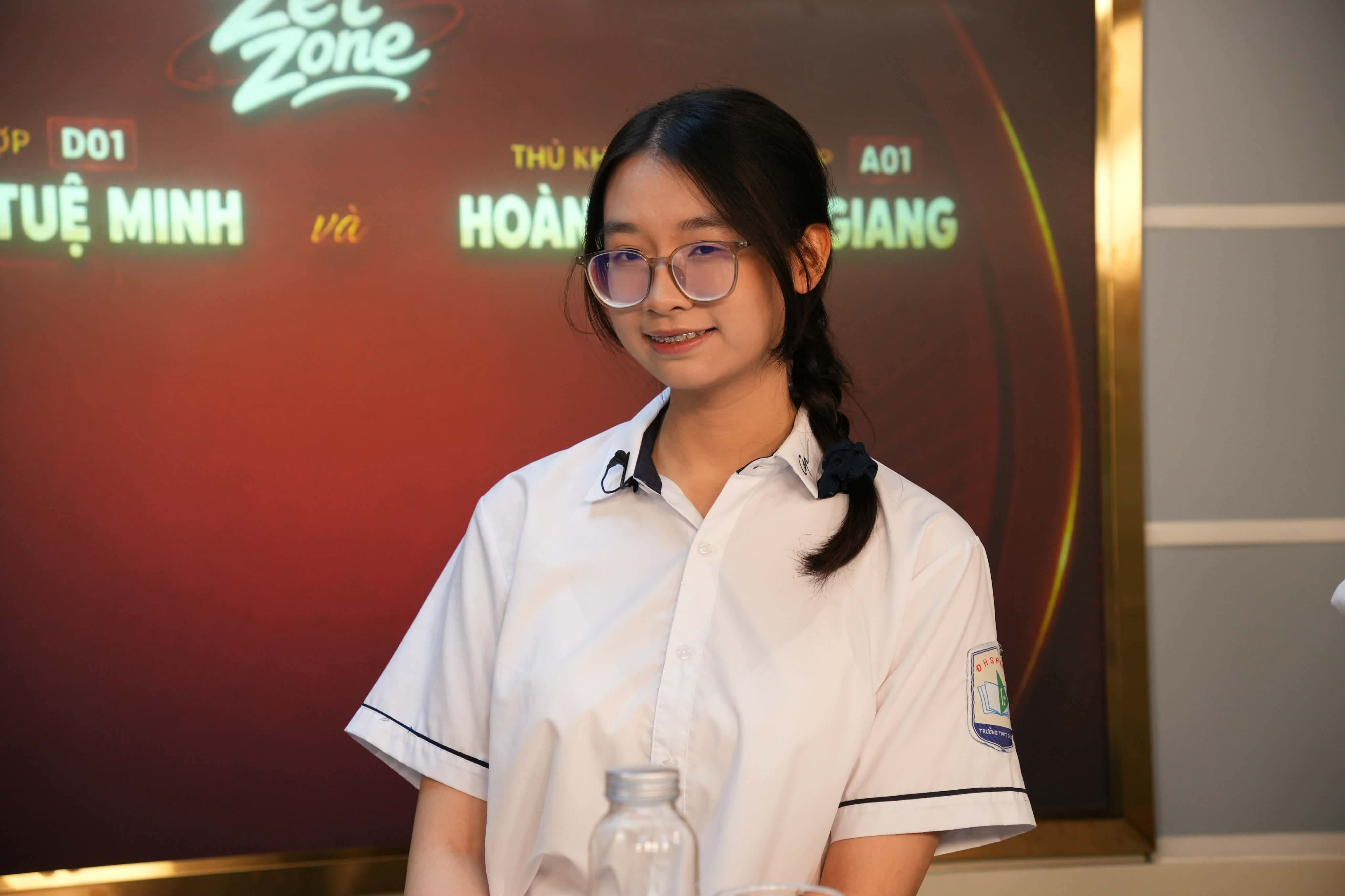 Hoang Huong Giang, originaria de Vietnam, posa para una foto. 