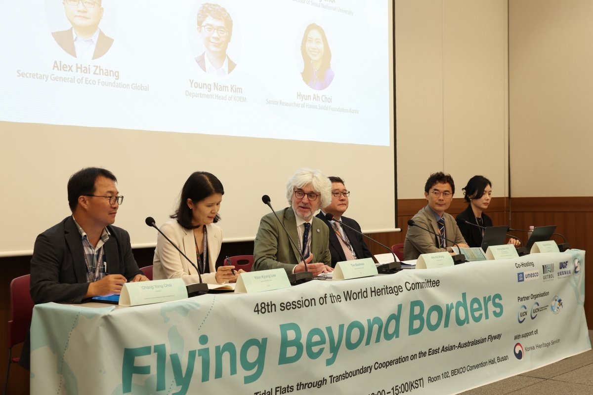 Los representantes de la Unesco, la Fundación para la Inscripción del Getbol Coreano como Patrimonio Mundial, el Foro Mundial de Costas (WCF, por sus siglas en inglés) y el Centro de Humedales de Yancheng de China, discuten los puntos clave de una declaración conjunta para la conservación de los humedales costeros coreanos y del mar Amarillo, el 25 de julio, en el Centro de Exposiciones y Convenciones de Busan (BEXCO, por sus siglas en inglés), en el distrito de Haeundae-gu de la ciudad homónima. | Park Daejin