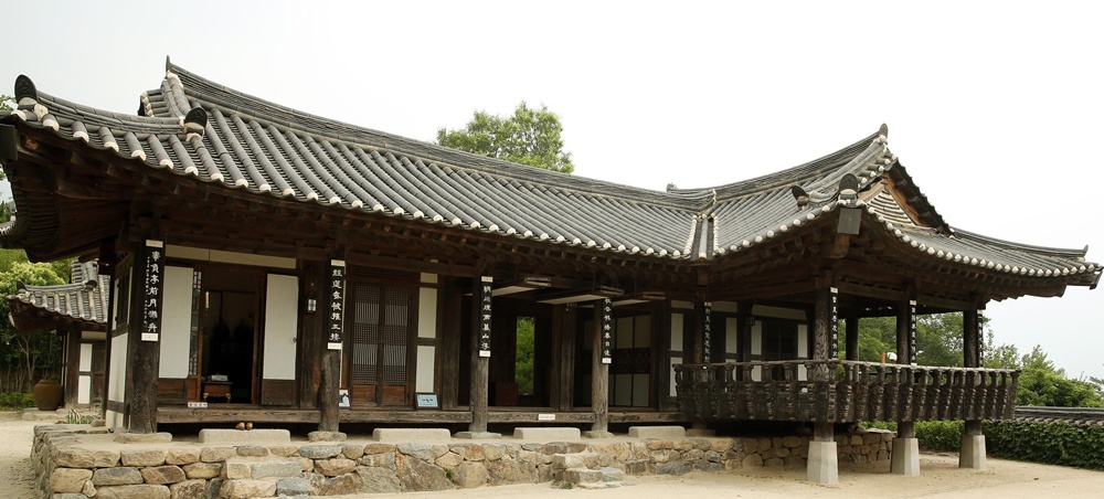 La foto muestra un hanok (casas tradicionales coreanas) en el condado de Hadong-gun, en la provincia de Gyeongsangnam-do. | Korea.net DB