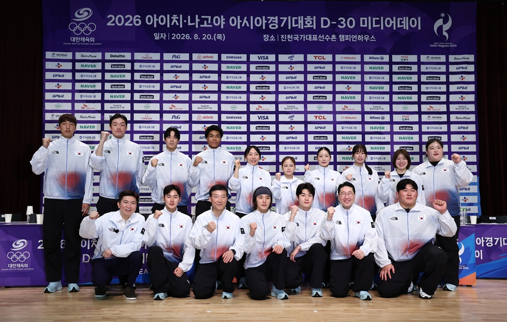 Algunos integrantes de la delegaci&oacute;n coreana posan para una foto grupal durante la rueda de prensa 'D-30 Media Day', celebrada el 20 de agosto en el Centro Nacional de Entrenamiento de Jincheon, en el condado de Jincheon-gun, en la provincia de Chungcheongbuk-do. | Agencia de Noticias Yonhap