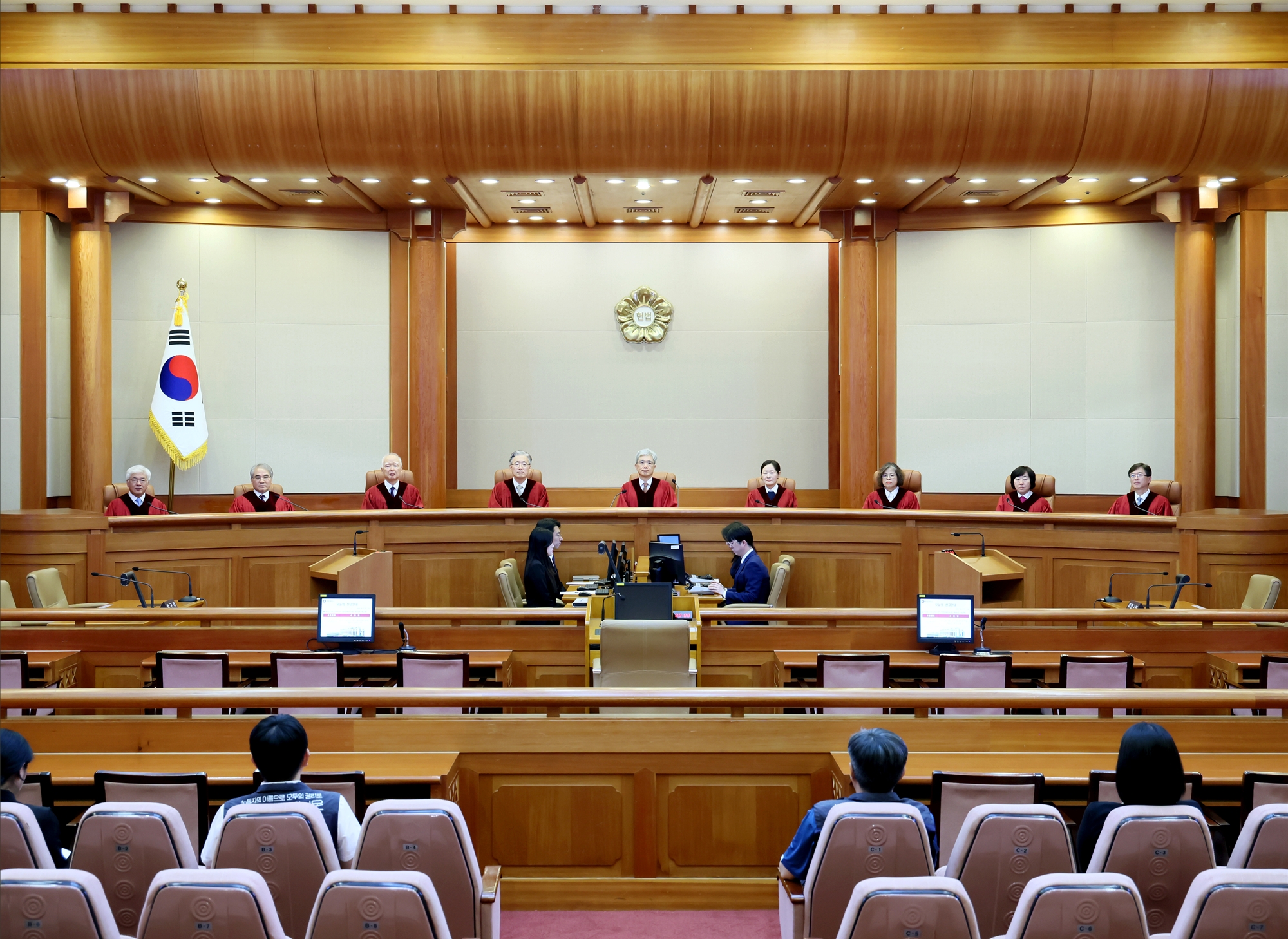 El 27 de agosto, el Tribunal Constitucional, en el distrito de Jongno-gu, en Seúl, declara inconstitucional la falta de regulación del registro de nacimientos de hijos de padres extranjeros en Corea.