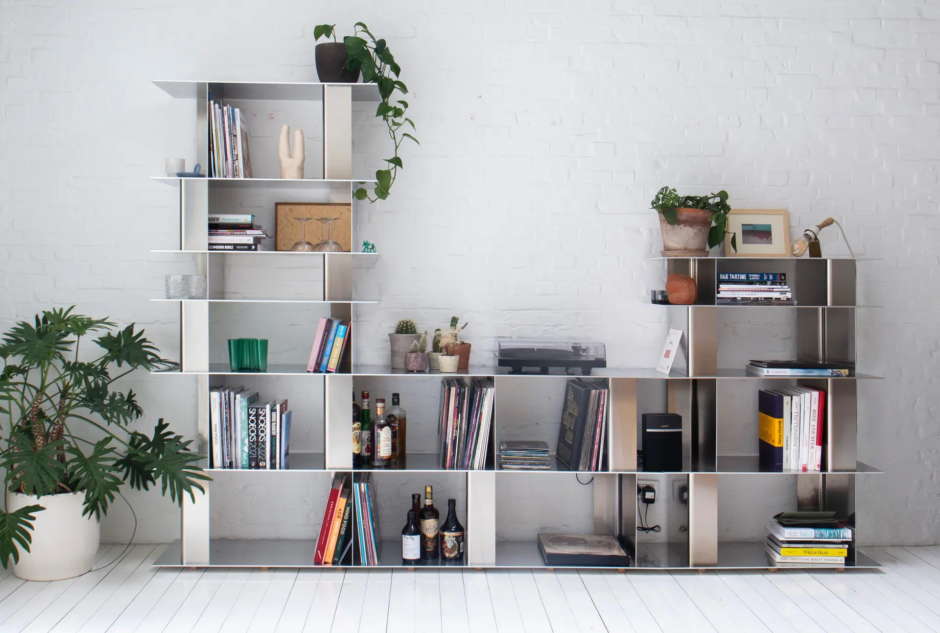 Sistema de estanterías modulares de la firma STACK, que permite una configuración flexible en función del espacio y su uso. | STACK