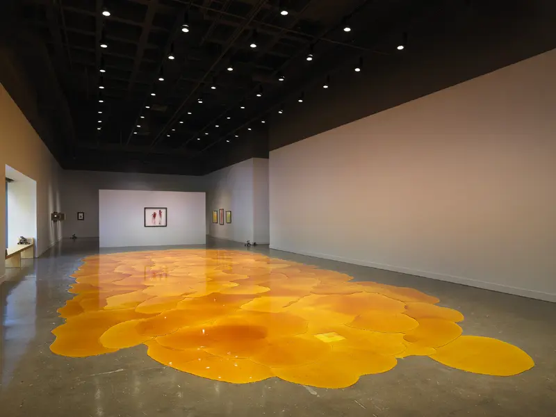 La foto muestra la exposici&oacute;n 'Flare-Up', del d&uacute;o art&iacute;stico Goldin+Senneby. | Fundaci&oacute;n de la Bienal de Dise&ntilde;o de Gwangju 