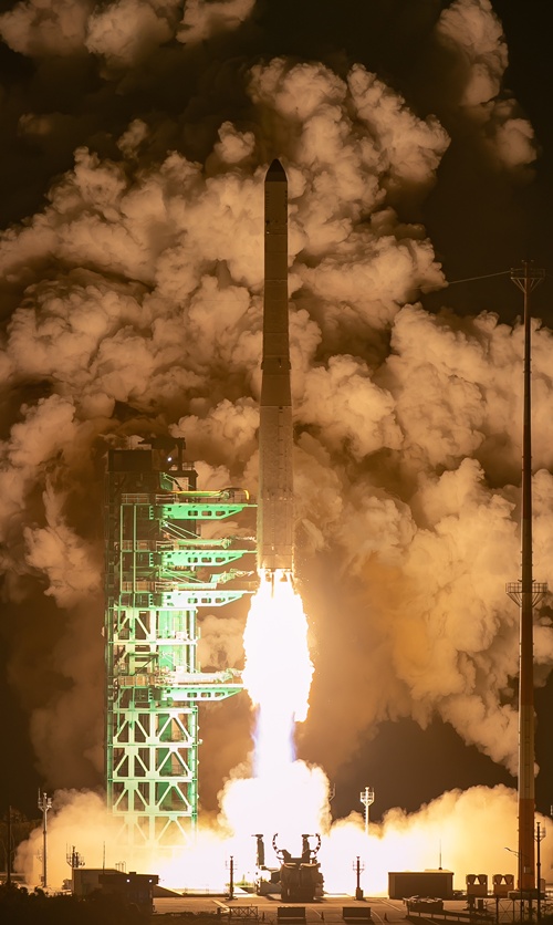 El cohete Nuri despega el 27 de noviembre de 2025 a la 1:13 a. m. desde el Centro Espacial Naro, en el condado de Goheung-gun, en la provincia de Jeollanam-do. | Instituto de Investigación Aeroespacial de Corea