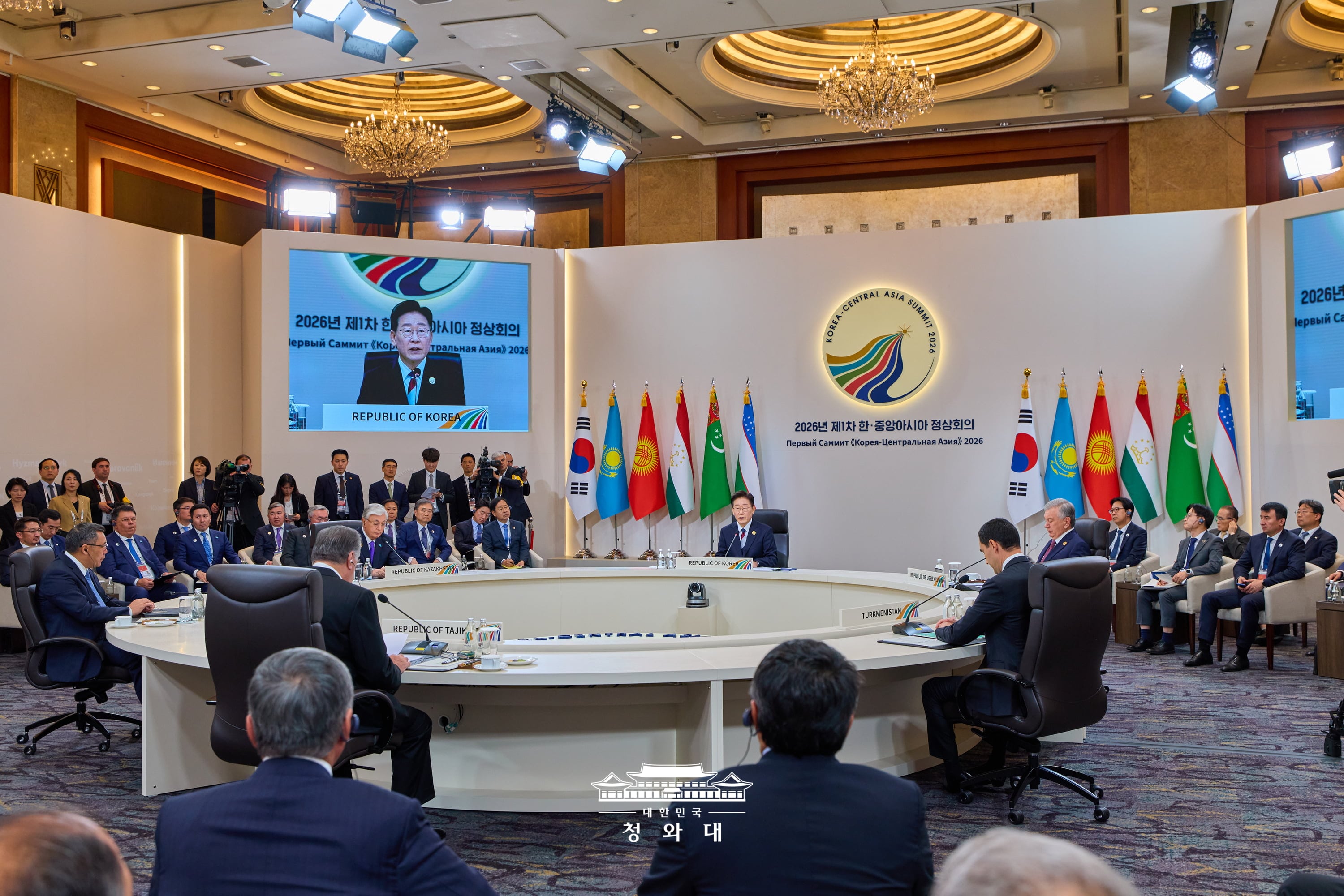 El presidente Lee Jae Myung preside la primera cumbre multilateral entre Corea y los cinco pa&iacute;ses de Asia Central, celebrada el 16 de septiembre en un hotel de Se&uacute;l. | Cheong Wa Dae