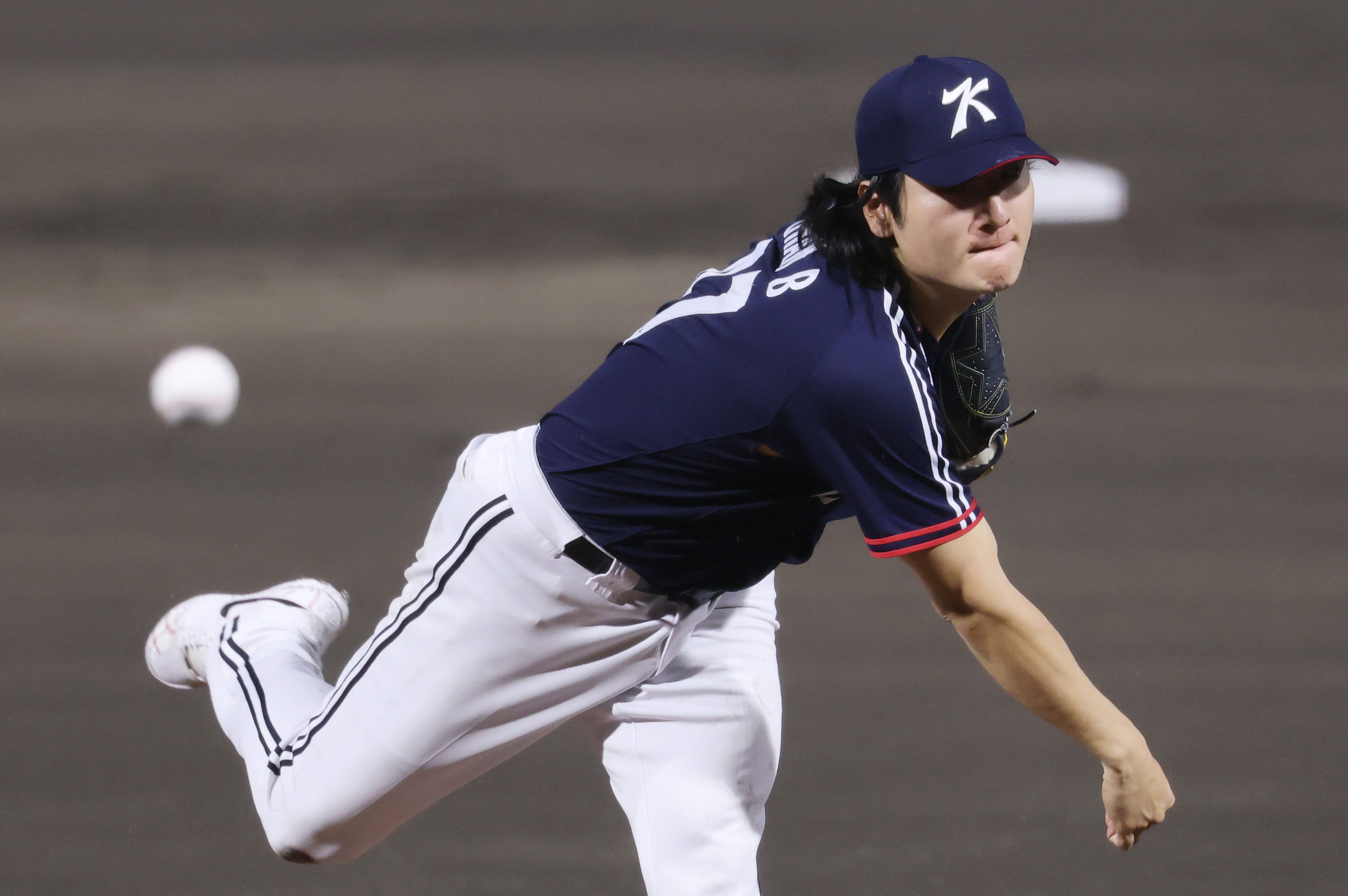 El abridor coreano Gwak Been realiza un lanzamiento durante la final contra Japón de los Juegos Asiáticos de Aichi-Nagoya 2026, celebrada el 27 de septiembre en el Estadio Municipal de Toyohashi, en Japón.