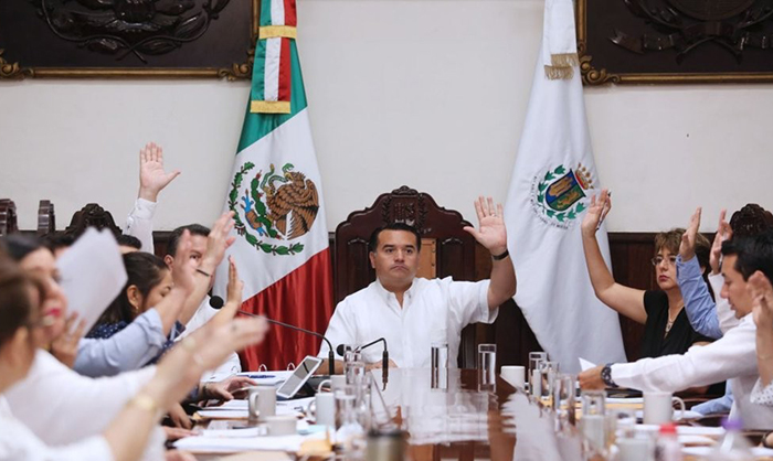 El 30 de marzo (hora local), el concejo municipal de Mérida del estado de Yucatán, México, promulgó el 4 de mayo como el "Día de Corea" cuando los 1.033 inmigrantes coreanos llegaron por primera vez a México. La foto muestra a los miembros del concejo aprobando el reglamento por unanimidad. | La Embajada de la República de Corea en México