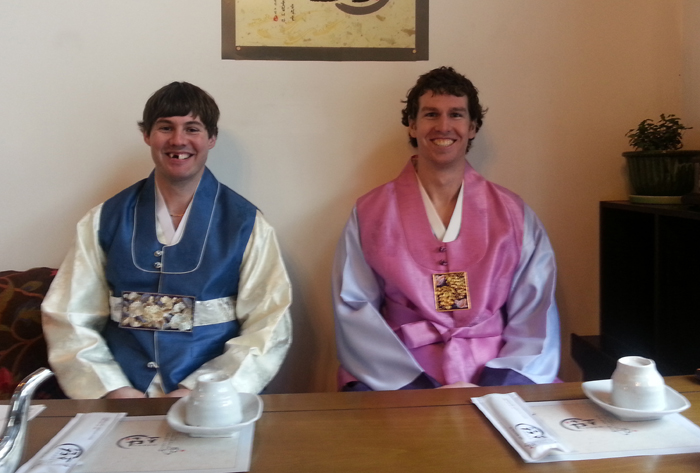 Bryan Young (right) and Michael Swift joined the league of naturalized foreign athletes in Korea. (Photo courtesy of the Korea Ice Hockey Association) 