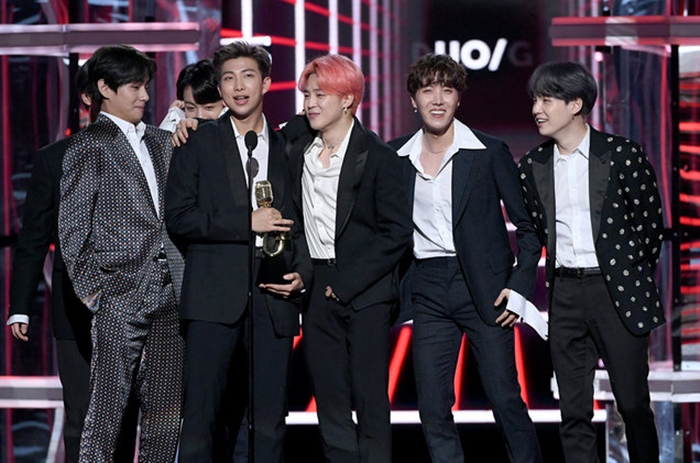 BTS, banda famosa de K-pop ha obtenido dos premios en los Billboard Music Awards 2019. Desde la izquierda son Jin, V, Jungkook, RM, Jimin, J-Hope y Suga que son 7 miembros del grupo. | Página web de los Billboard Music Awards