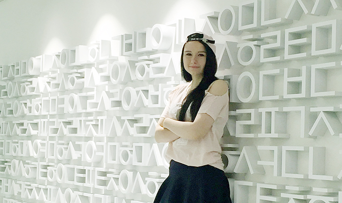 German singer Jamie-Lee Kriewitz visits the 'K-Style Hub' in Seoul as part of her trip to Korea. She's the winner of a German singing competition TV show last year and is known as a passionate K-pop fan.
