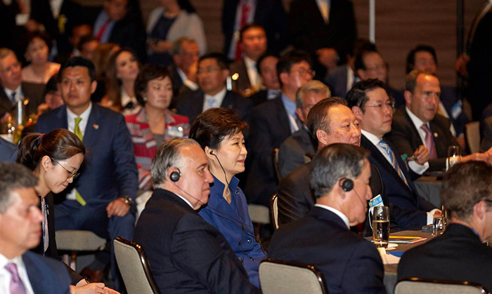 La presidenta Park Geun-hye asiste al Foro Empresarial Corea-México realizado en la ciudad de México el 4 de abril.