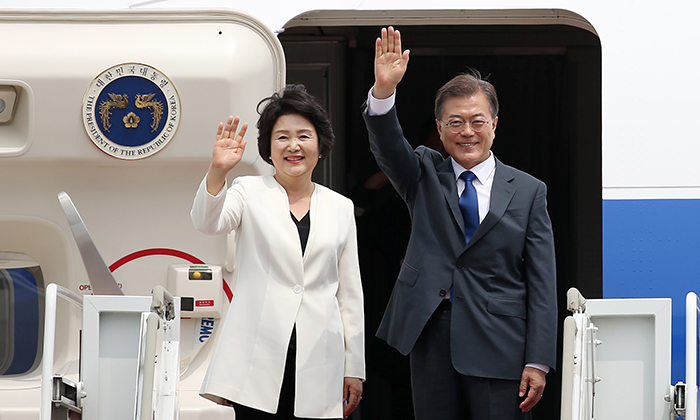 President_Moon_US_Departure_01.jpg