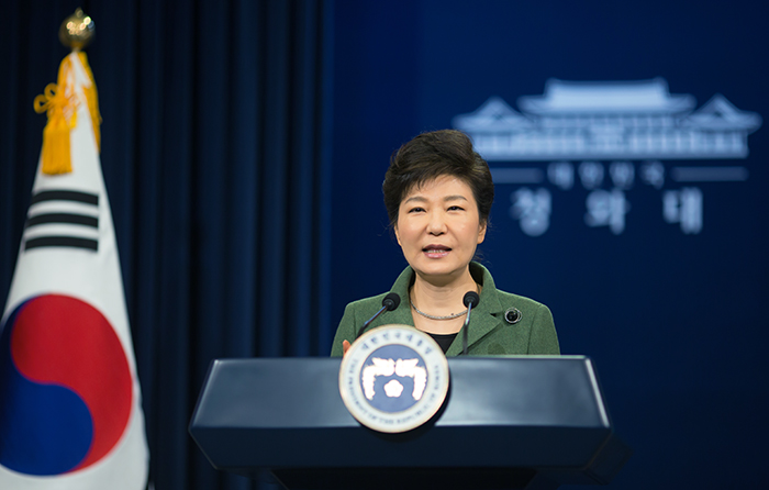 박근혜 대통령이 25일 취임 1주년을 맞아 가진 경제혁신 3개년계획 담화문 발표에서 ‘통일준비위원회’ 발족에 대해 밝히고 있다. (사진: 청와대)