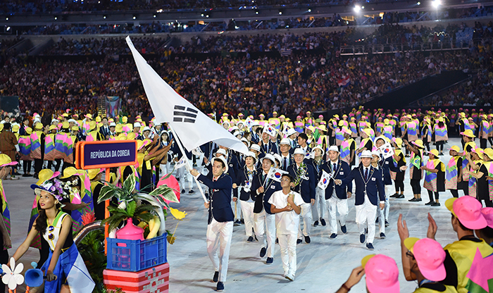 El equipo nacional surcoreano ingresa al Estadio de Maracaná el 5 de agosto en la ceremonia de inauguración de los juegos de la XXXI olimpiada en Río de Janeiro. 