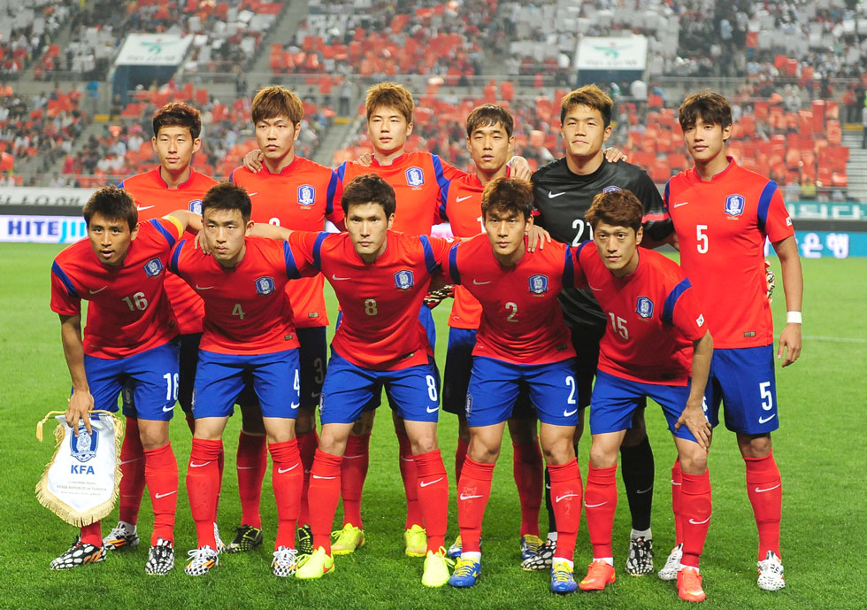 Korean national soccer players pose for a photo prior to the friendly with Tunisia on May 29. (photo: Jeon So-hyang, Ministry of Culture, Sports and Tourism)