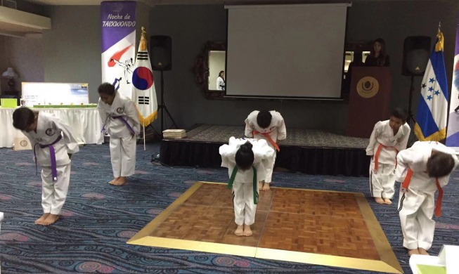 Embajada de Corea en Honduras celebra el fin de año escolar con “Noche de Taekwondo”