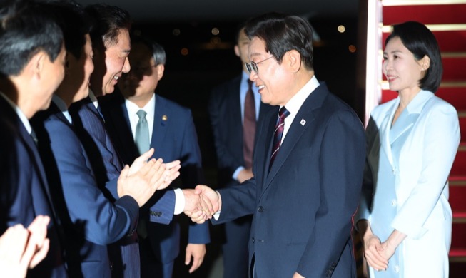 El presidente Lee regresa a Corea tras asistir a la cumbre del G7 en Canadá