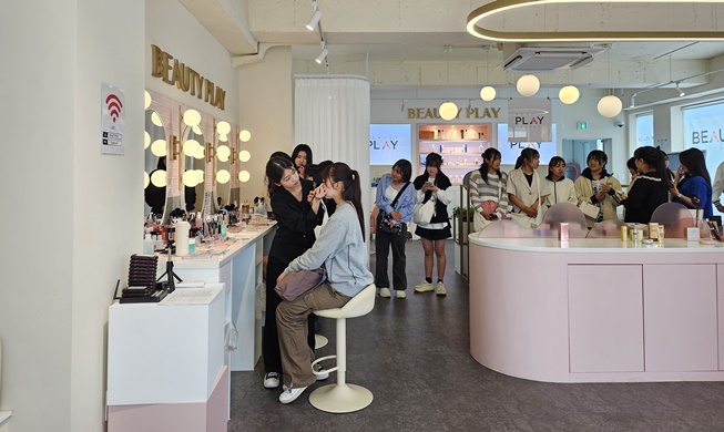 Beauty Play: una tienda temporal ofrece a los turistas extranjeros experiencias únicas de belleza