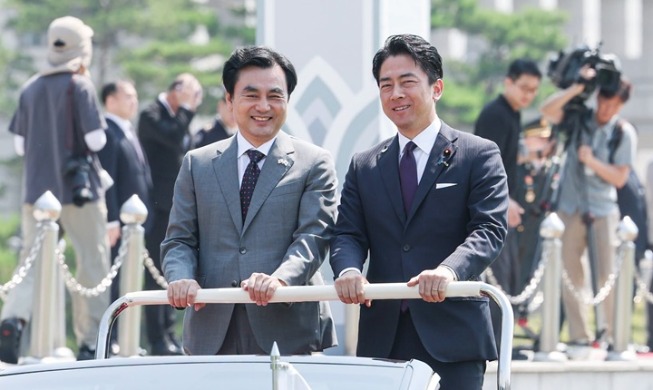 Los ministros de Defensa de Corea y Japón acuerdan ampliar los intercambios y la cooperación 