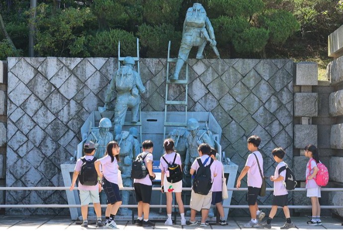 Visita al monumento al desembarco de Incheon de 1950