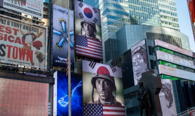 Moon honra a los veteranos de la Guerra de Corea en el Día Conmemorativo de los Veteranos de la ONU