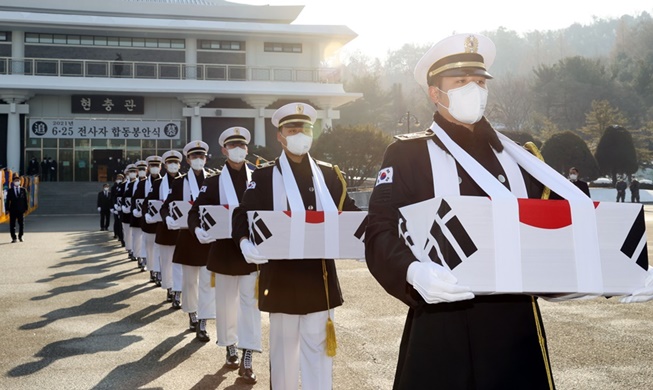 Se celebra una ceremonia de consagración para los restos de 370 soldados de la Guerra de Corea