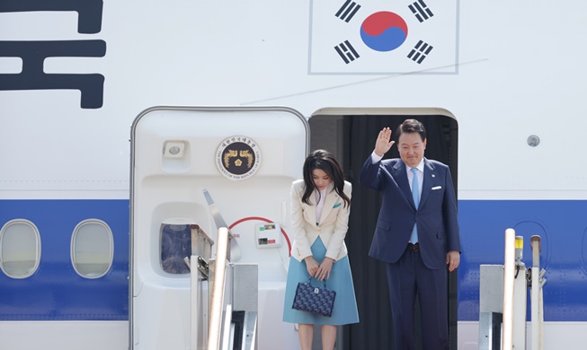 El presidente Yoon parte a Francia