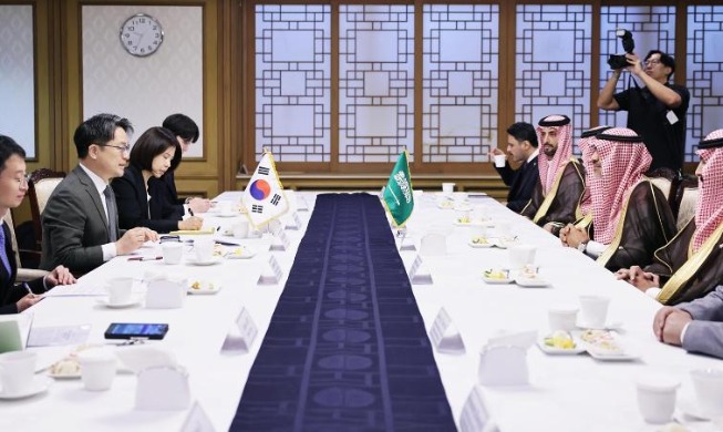 Corea y Arabia Saudita amplían su cooperación en la industria naval, automotriz, de IA y semiconductores