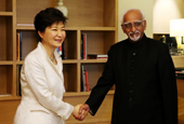 La presidenta Park Geun-hye sostiene conversaciones en la India