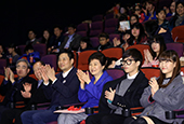 La presidenta Park Geun-hye asiste al cine en el primer Día de la Cultura