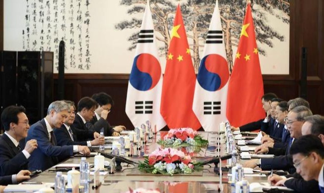Los primeros ministros de Corea y China acuerdan reforzar la cooperación bilateral