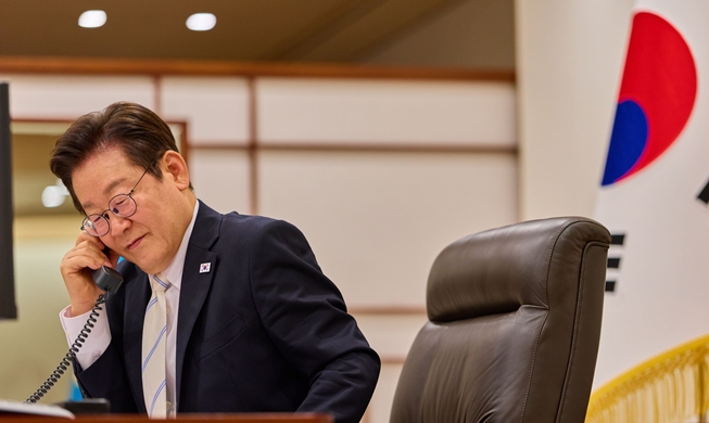 El presidente Lee aborda la cooperación en defensa con Francia y Polonia