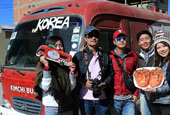 El autobús del kimchi emprende camino a la Copa Mundial